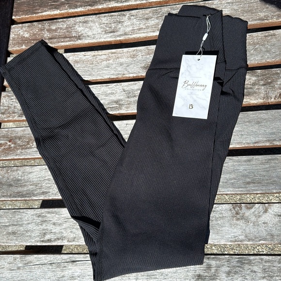 BuffBunny Material Girl leggings - ONYX BLACK - size small - NWT - Picture 1 of 9